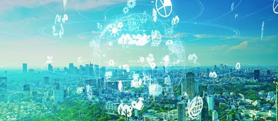 Eine moderne Stadtlandschaft, über der verschiedene digitale Symbole schweben, die die Integration der Technologie in das städtische Leben symbolisieren.