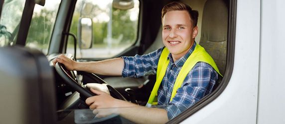 LKW-Fahrer und Bus-Fahrer vor dem Mindestalter