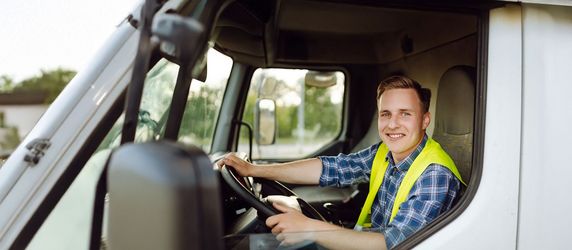 LKW-Fahrer und Bus-Fahrer vor dem Mindestalter