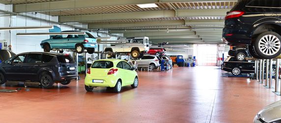 Eine Autowerkstatt