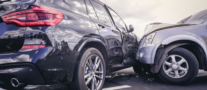 Ein Unfall mit 2 Fahrzeugen bei Tag