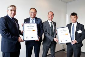 von links nach rechts: Markus Jegelka (TÜV Hessen), Reinhard Kalisch und Holger Klein (e-Netz Südhessen), Jürgen Bruder (TÜV Hessen)